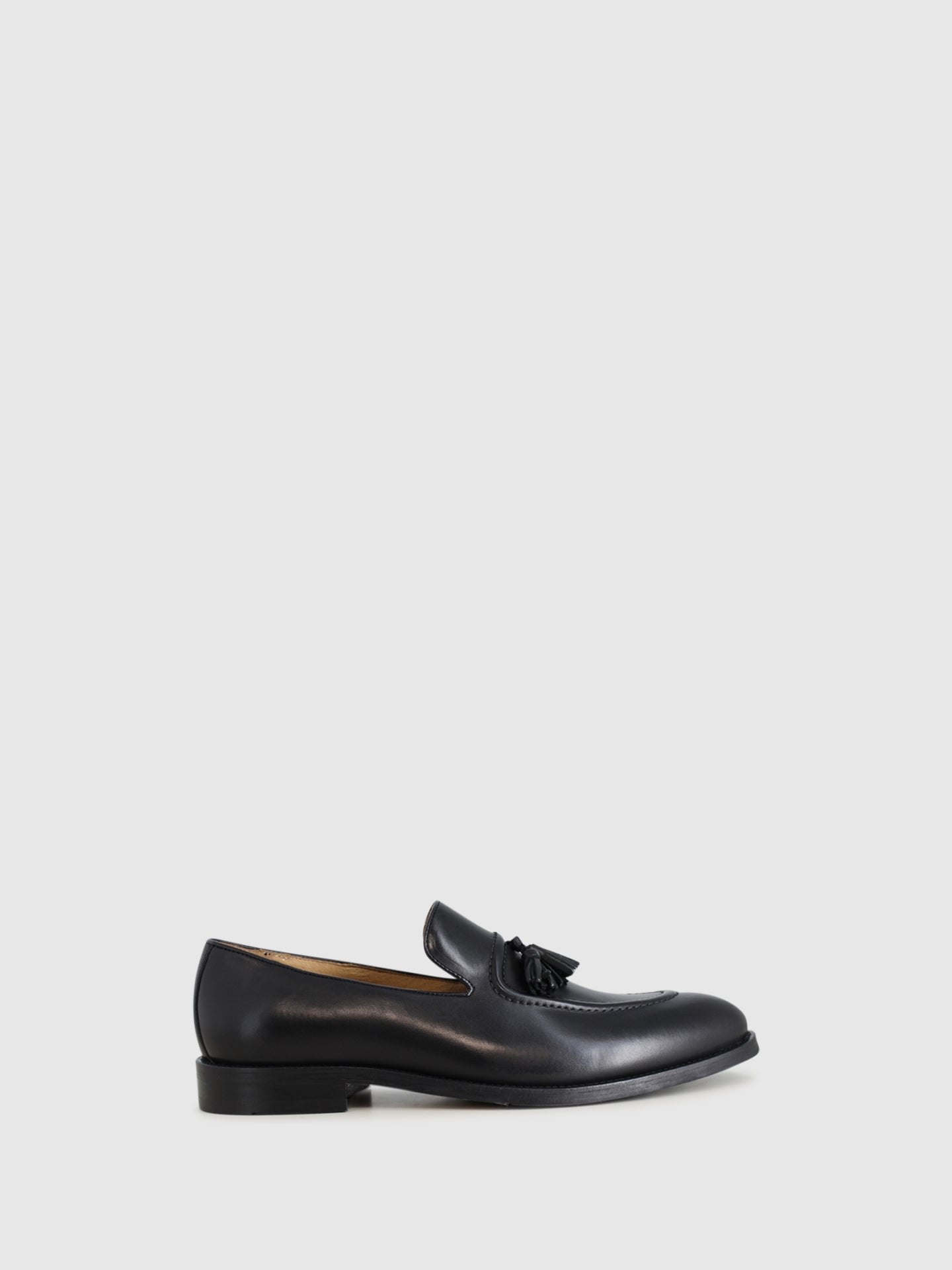 Foreva Loafers com Ponta Redonda em Preto