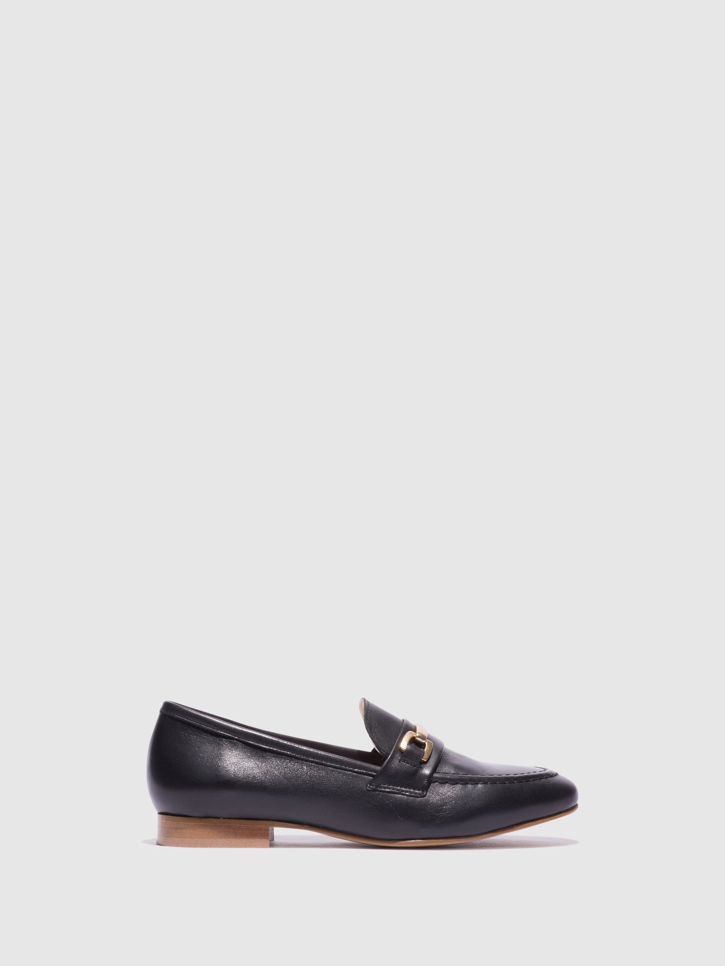 Foreva Loafers com Apliques Metálicos em Preto