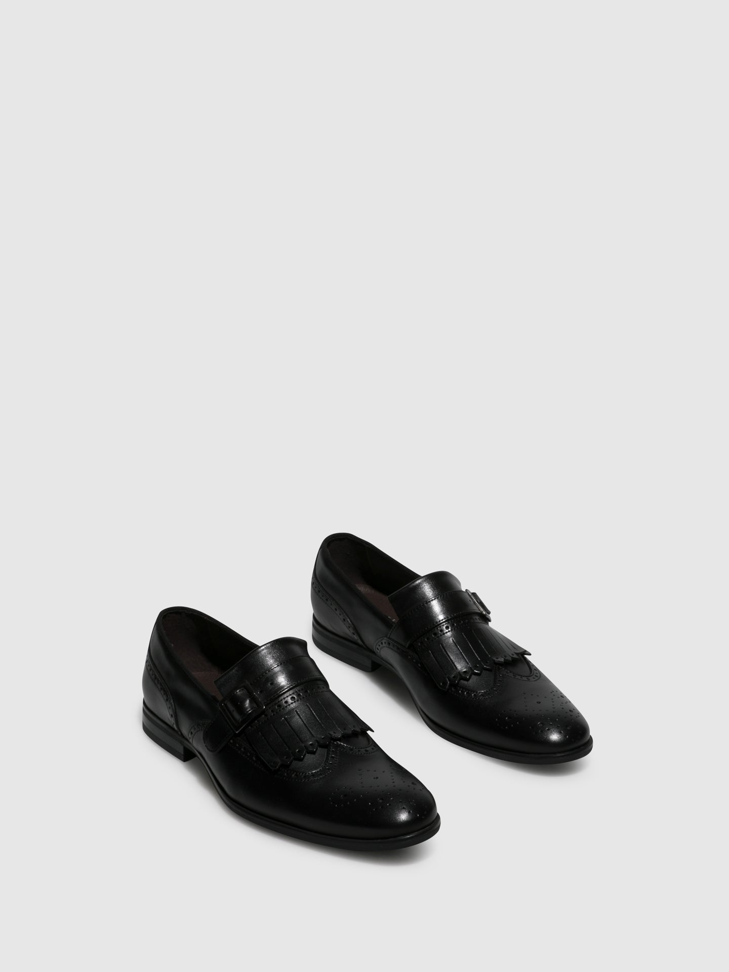 Foreva Sapatos com Fivela em Preto