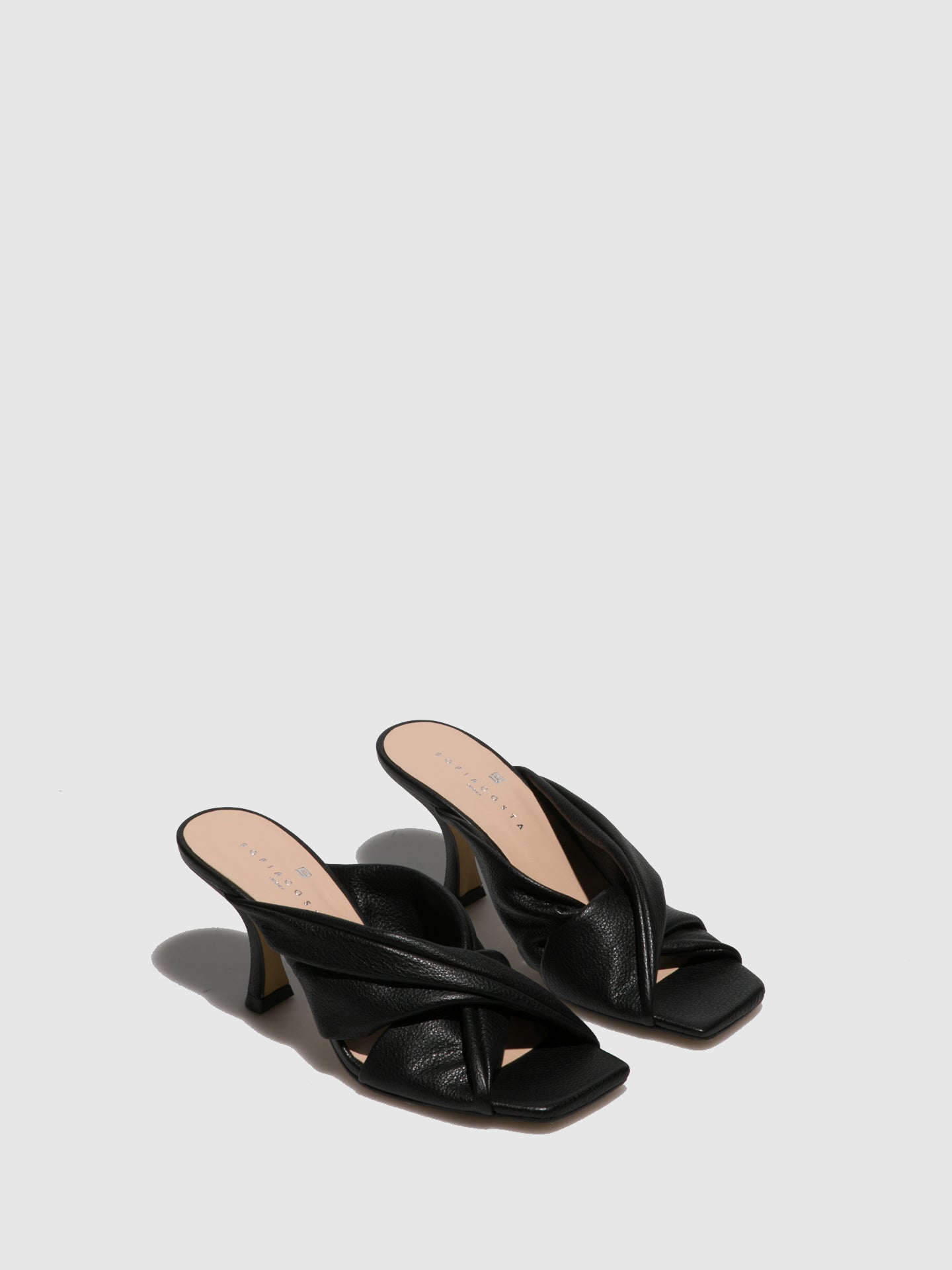 Sofia Costa Mules de Salto Kitten em Preto